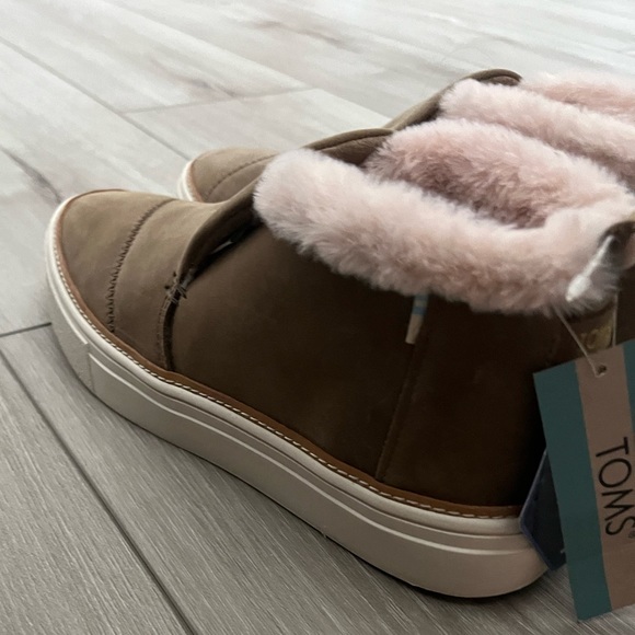 NWT TOMS Paxton Mid-Top Slip-On Women Sneaker Sable Leather Faux Fur 10016046 - Picture 5 of 8